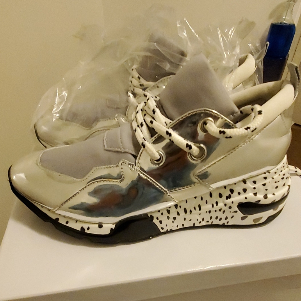 Tennis Shoes